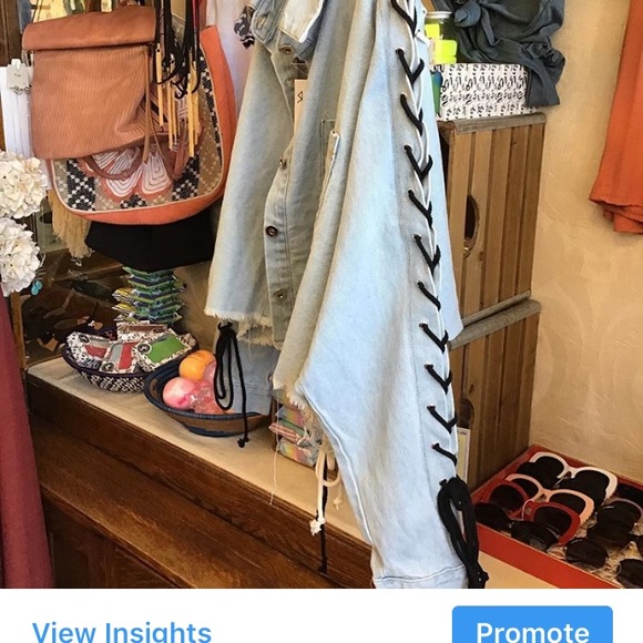 Cropped jean jacket - Picture 2 of 4